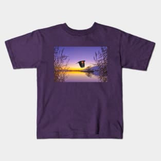 Red Winged Blackbird in Flight Kids T-Shirt